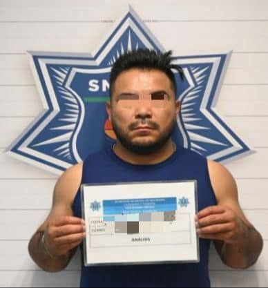 Los dos hombres fueron identificados como compañeros del joven Los dos hombres fueron identificados como compañeros del joven