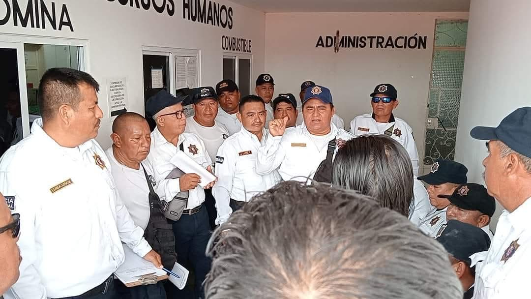 Los policías se sienten decepcionados y engañados, perdiendo la esperanza de recibir su quinquenio Los policías se sienten decepcionados y engañados, perdiendo la esperanza de recibir su quinquenio