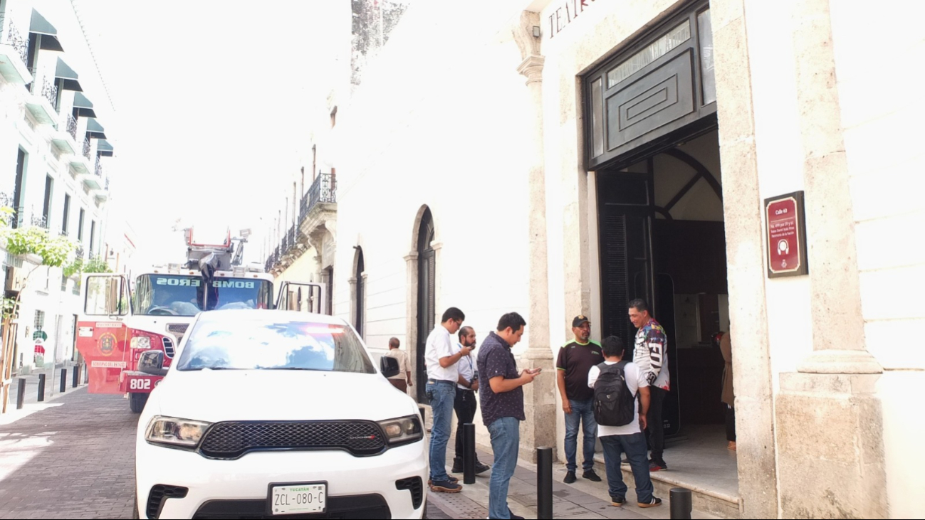 Se descartó que se trata de un incendio en el Teatro Daniel Ayala de Mérida Se descartó que se trata de un incendio en el Teatro Daniel Ayala de Mérida