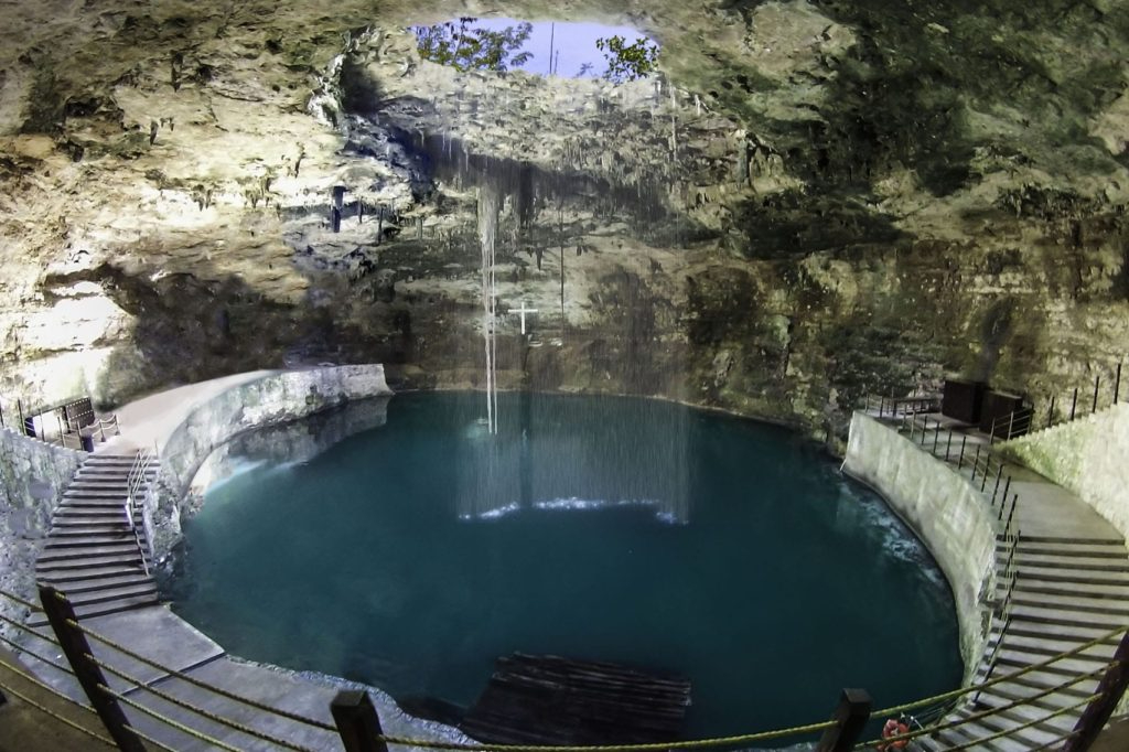 El Cenote Hubiku se encuentra en el poblado de Temozón El Cenote Hubiku se encuentra en el poblado de Temozón