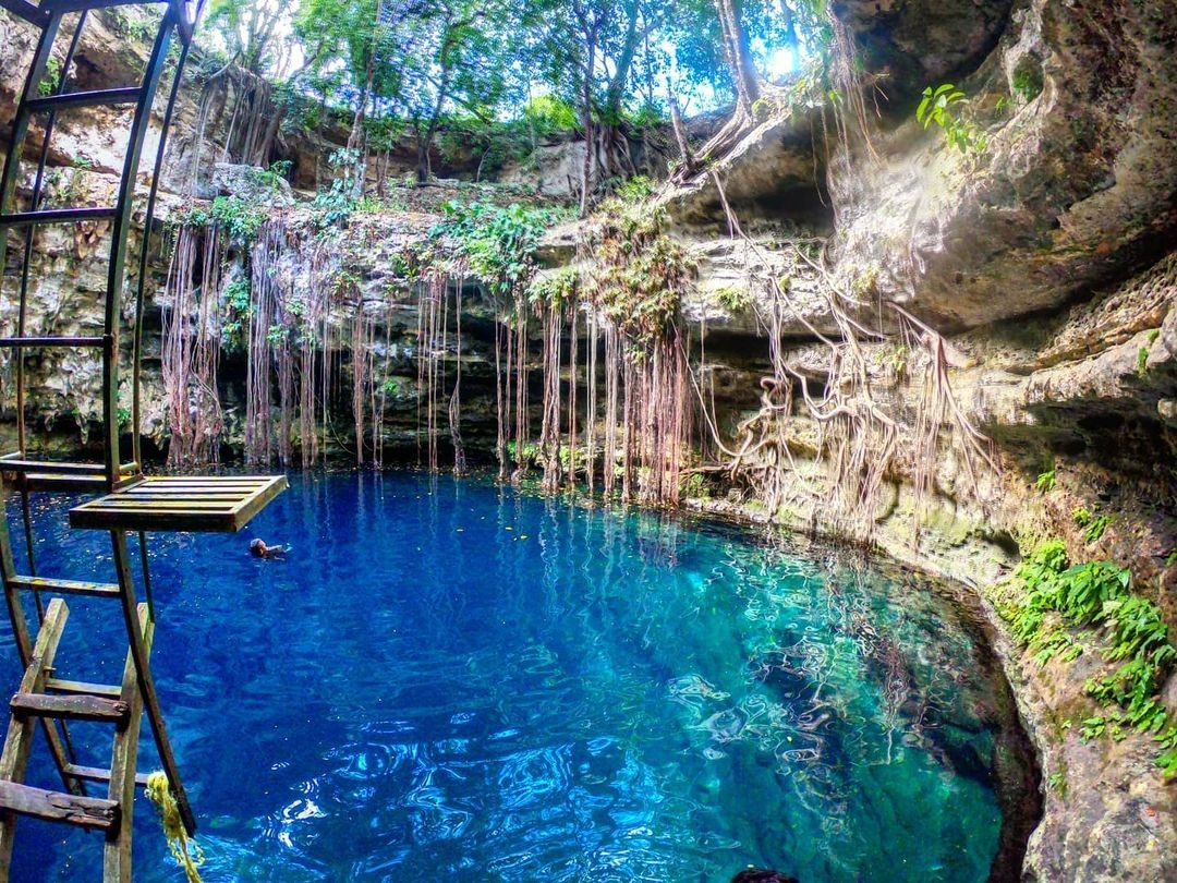 El Cenote Lol-ha se localiza en la comunidad de Yaxunah El Cenote Lol-ha se localiza en la comunidad de Yaxunah