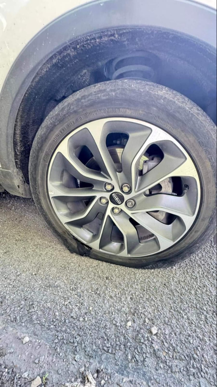 Los enormes baches son un peligro latente para los conductores, se ha convertido en un “tramo de la muerte” con lamentables accidentes fatales que son constantes Los enormes baches son un peligro latente para los conductores, se ha convertido en un “tramo de la muerte” con lamentables accidentes fatales que son constantes