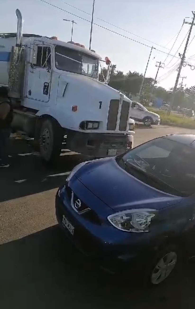 Así terminó uno de los automóviles en Cancún Así terminó uno de los automóviles en Cancún