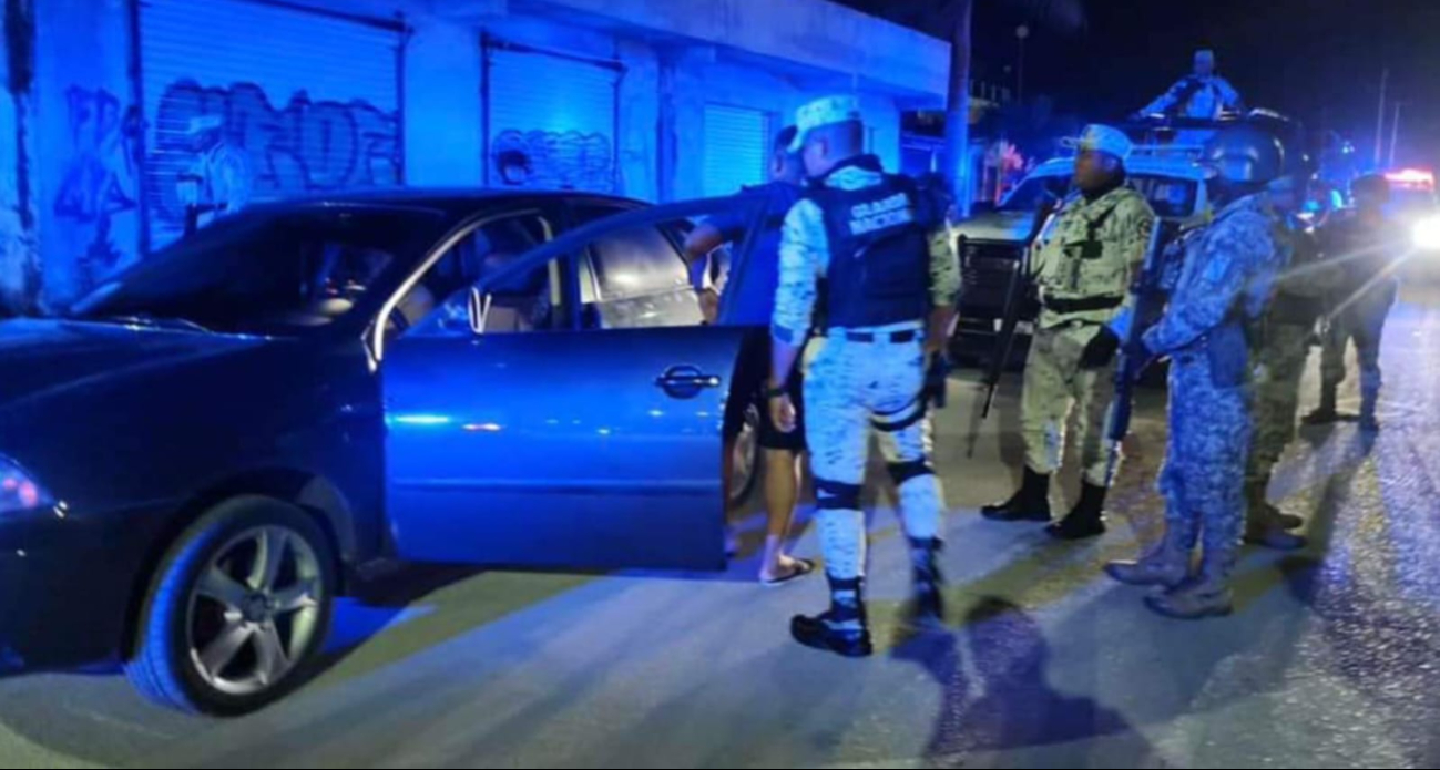 El policía atacado habría permanecido dentro de una caseta El policía atacado habría permanecido dentro de una caseta