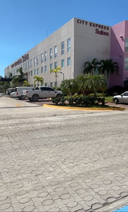 Encuentran un hombre fallecido dentro del hotel City Express Suites en Playa del Carmen