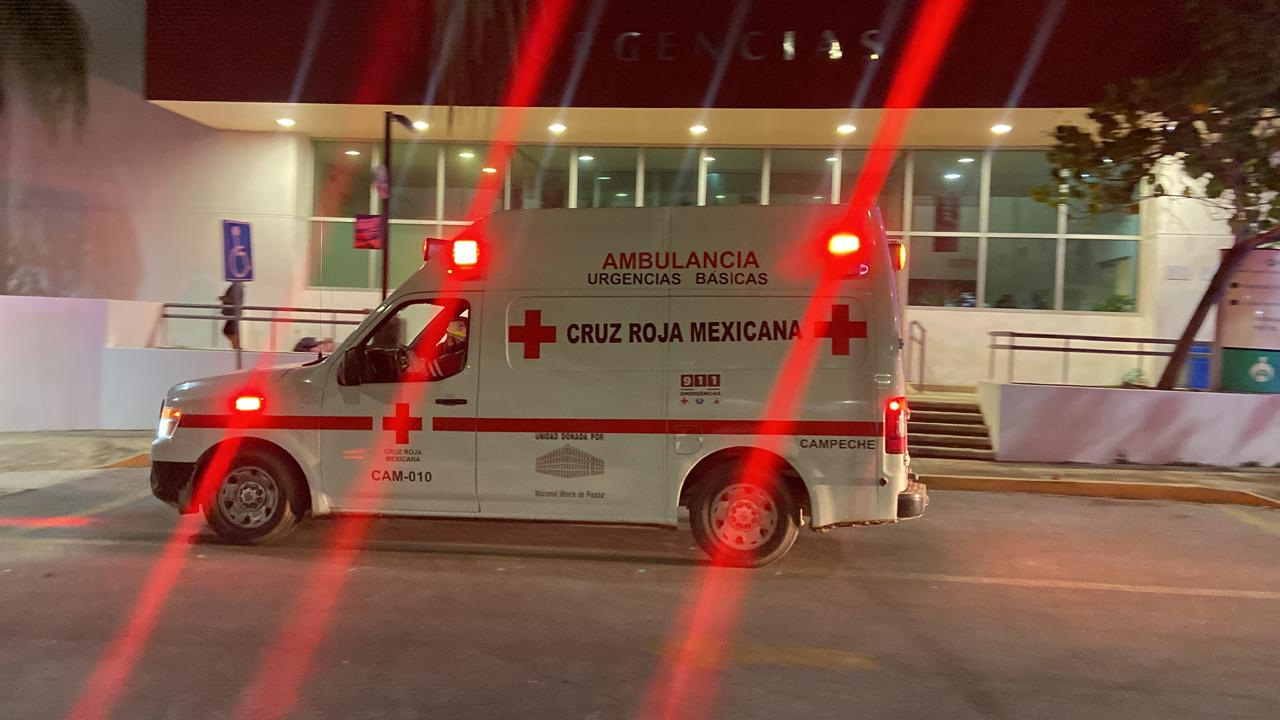 La pareja no portaba los cascos debidamente La pareja no portaba los cascos debidamente