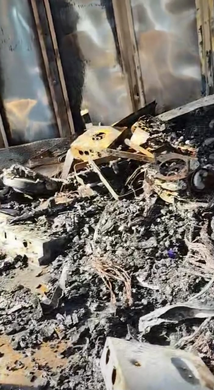 Se sospecha que el incendio fue provocado por dos hombres en motocicletas Se sospecha que el incendio fue provocado por dos hombres en motocicletas