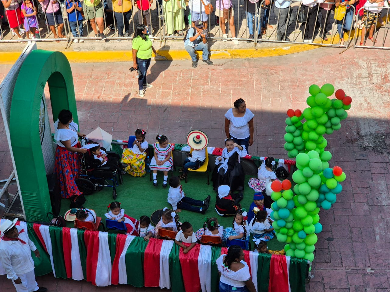 Niños de preescolar y guarderías conmemoran la Independencia de México en Champotón  