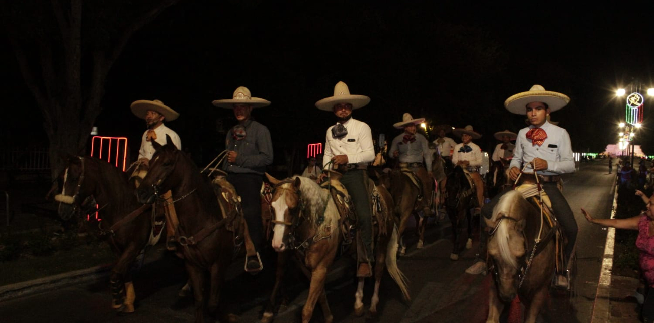 Celebran Día Nacional del Charro con cabalgata en Paseo de Montejo / Marco Sánchez Solís Celebran Día Nacional del Charro con cabalgata en Paseo de Montejo / Marco Sánchez Solís