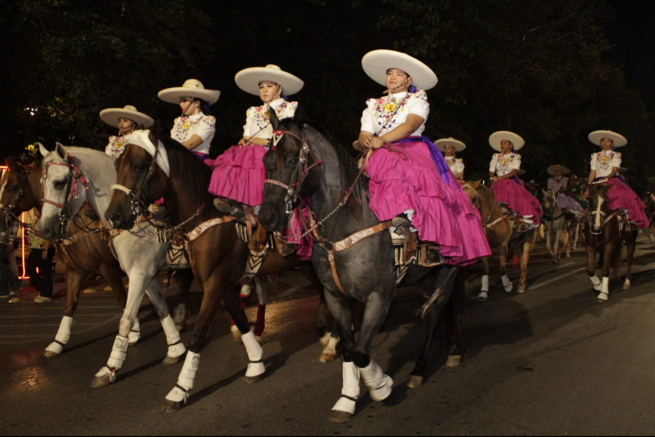 Celebran Día Nacional del Charro con cabalgata en Paseo de Montejo / Marco Sánchez Solís Celebran Día Nacional del Charro con cabalgata en Paseo de Montejo / Marco Sánchez Solís