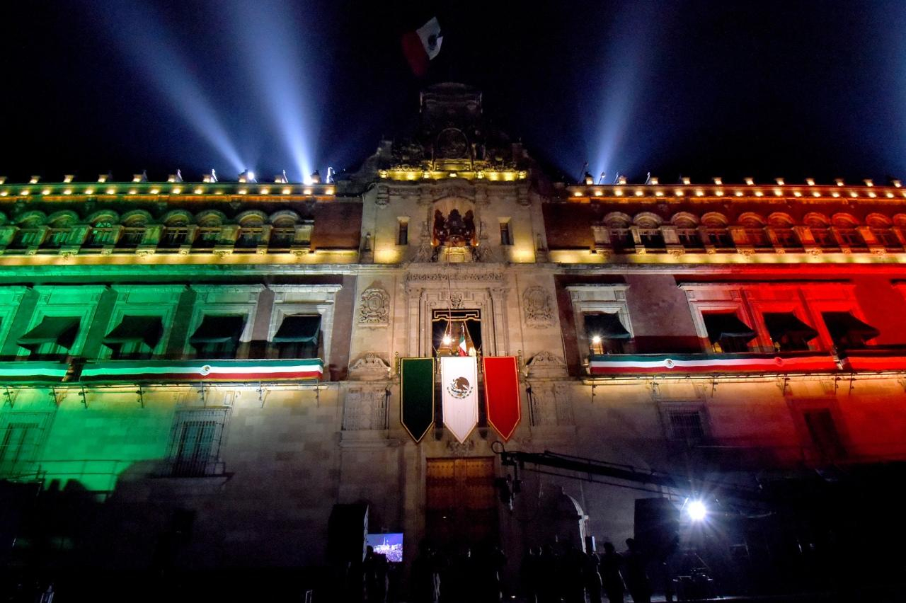 AMLO protagoniza emotivo Grito de Independencia en el Zócalo AMLO protagoniza emotivo Grito de Independencia en el Zócalo