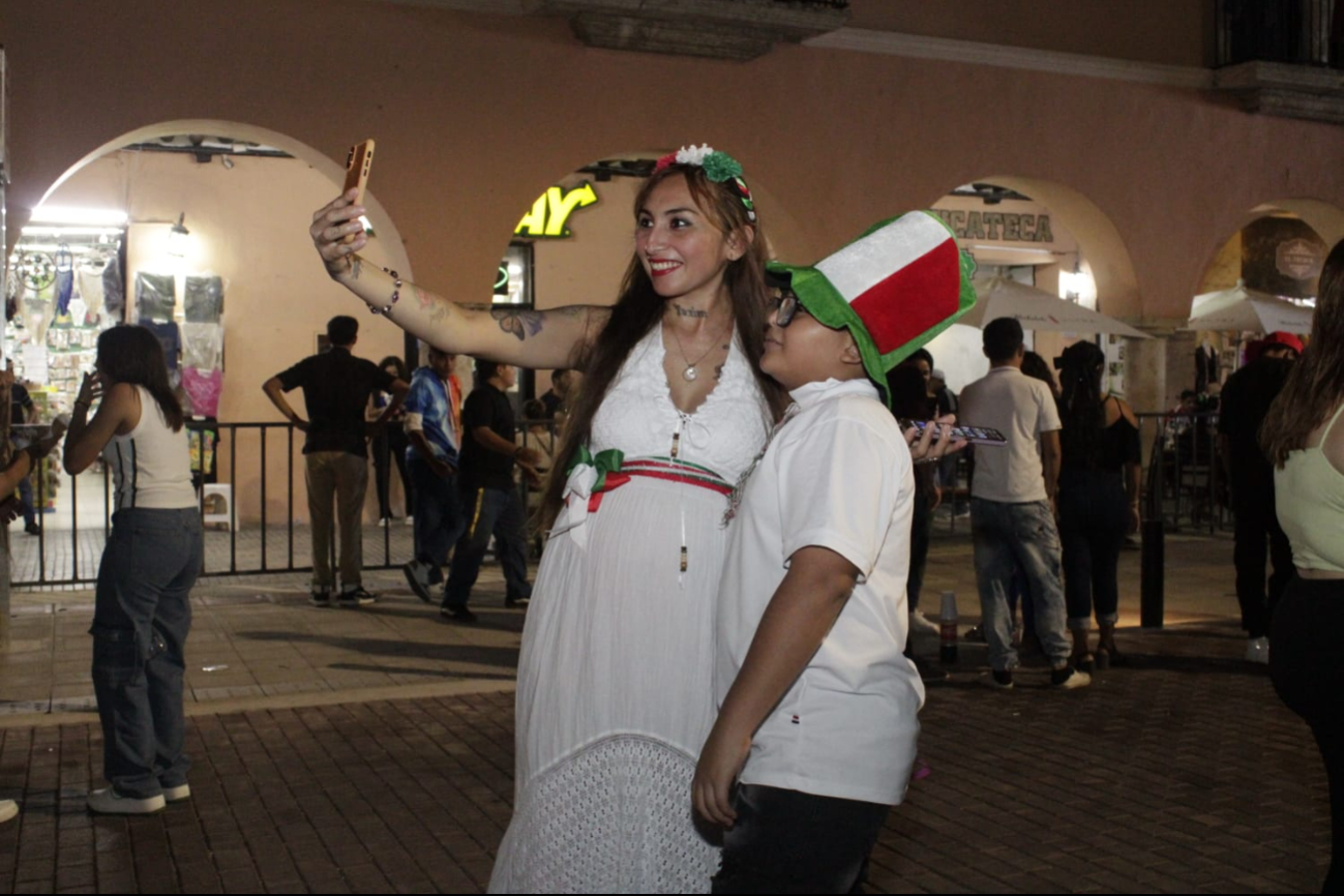 Así se vive el ambiente del Grito de Independencia en Mérida: FOTOS Así se vive el ambiente del Grito de Independencia en Mérida: FOTOS
