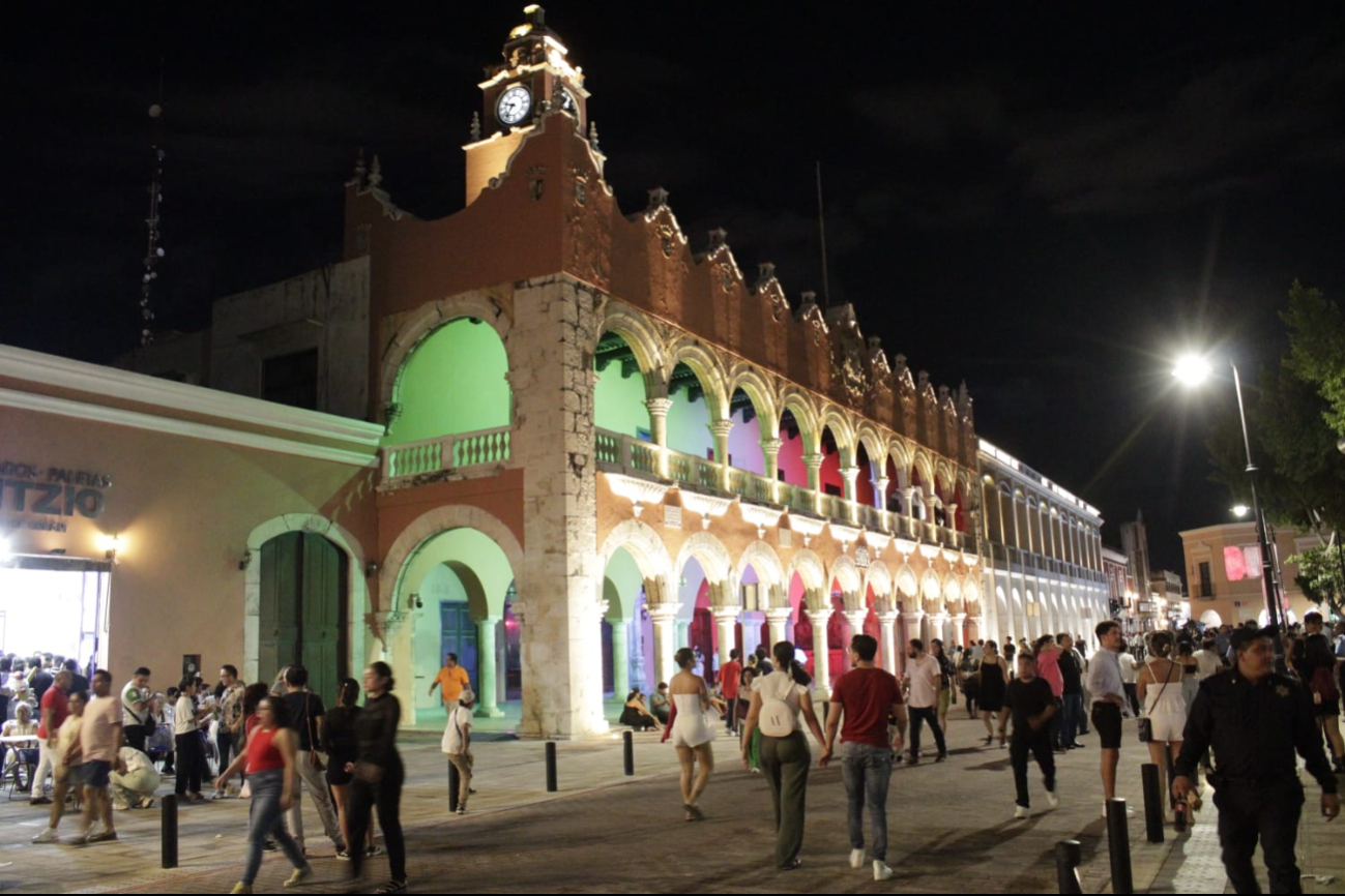 Así se vive el ambiente del Grito de Independencia en Mérida: FOTOS Así se vive el ambiente del Grito de Independencia en Mérida: FOTOS
