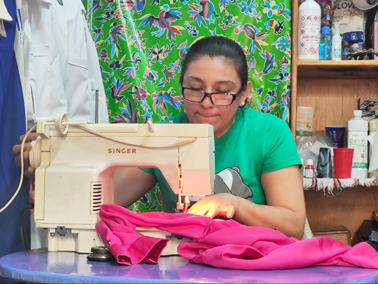 Diseñar y confeccionar ropa no es para “chambones”, explicó la entrevistada Diseñar y confeccionar ropa no es para “chambones”, explicó la entrevistada