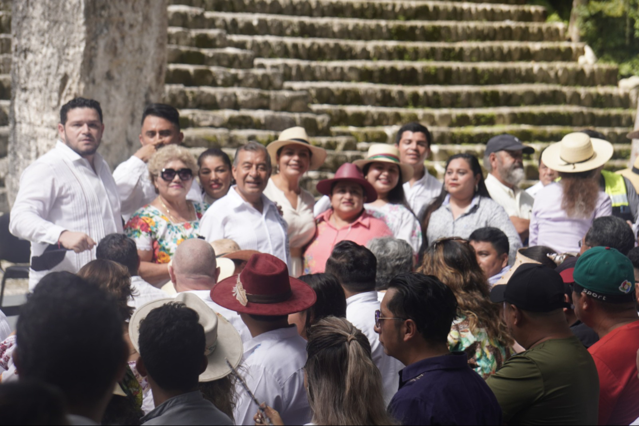 Esperan al presidente AMLO y a la Presidenta electa Esperan al presidente AMLO y a la Presidenta electa