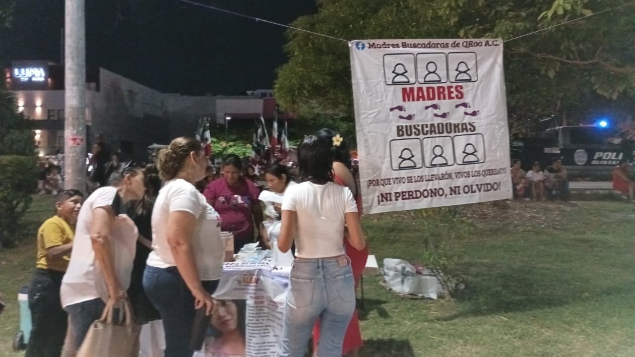 Madres Buscadoras de Quintana Roo aprovechan aglomeración para recaudar fondos Madres Buscadoras de Quintana Roo aprovechan aglomeración para recaudar fondos