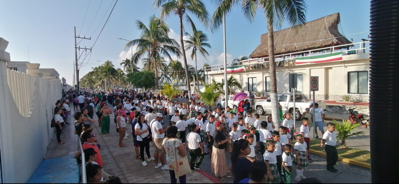Miles de estudiantes recorrieron las principales avenidas de Isla Mujeres Miles de estudiantes recorrieron las principales avenidas de Isla Mujeres