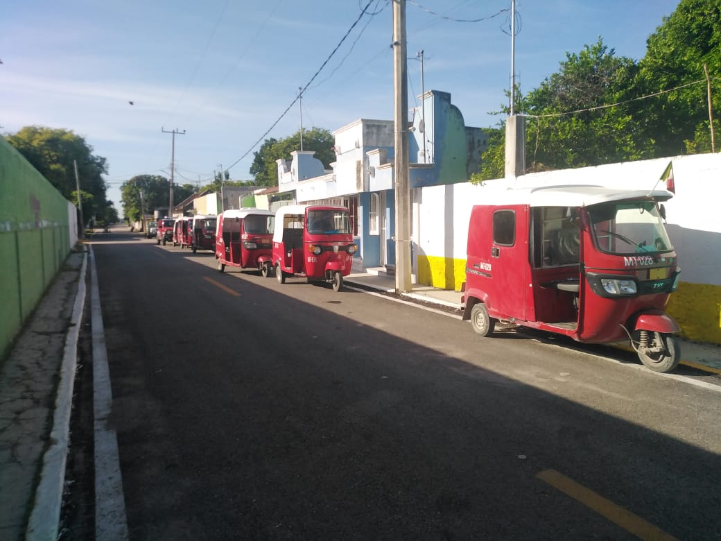  Mototaxis, un costoso negocio    en Sabancuy 