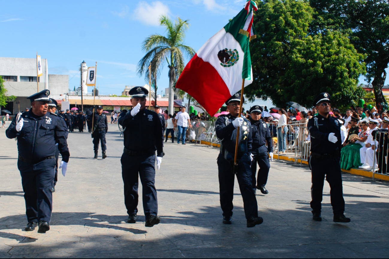 Autoridades de Progreso y federales participaron en el desfile Autoridades de Progreso y federales participaron en el desfile
