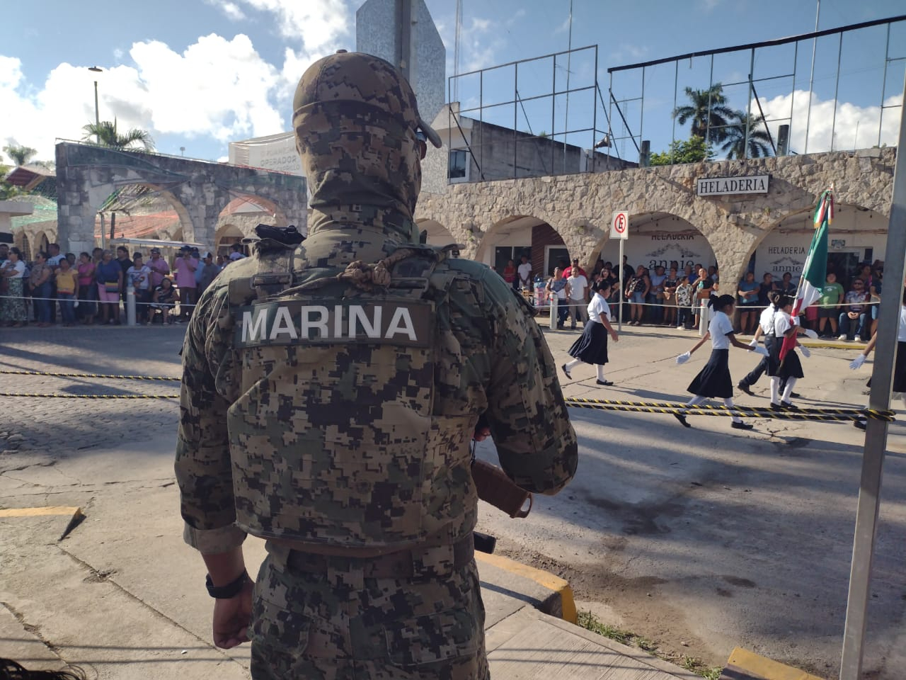 Elementos de la Marina custodiaron mientras se realizaba el desfile Elementos de la Marina custodiaron mientras se realizaba el desfile