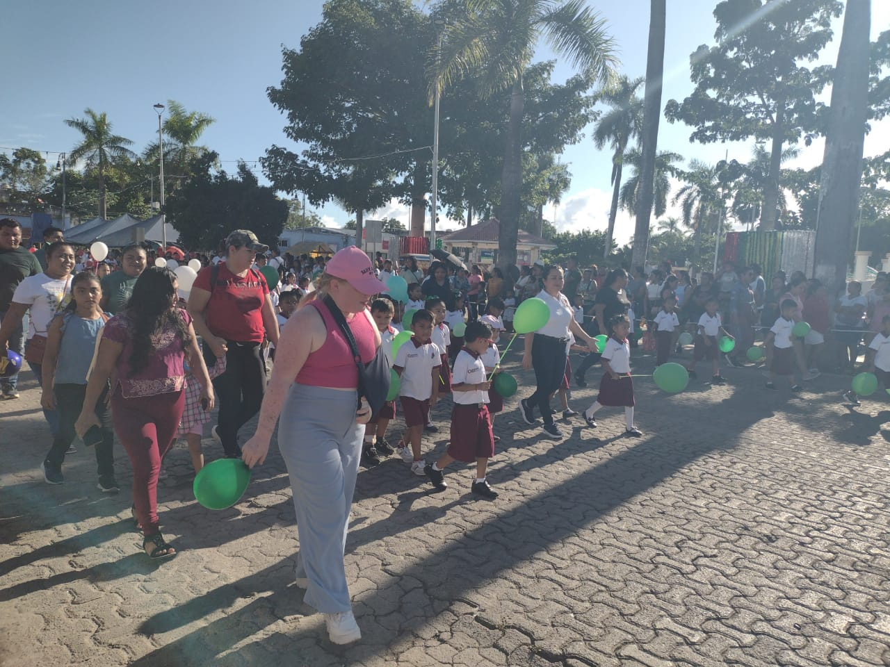 Estudiantes de nivel básico marcharon en el desfile Estudiantes de nivel básico marcharon en el desfile
