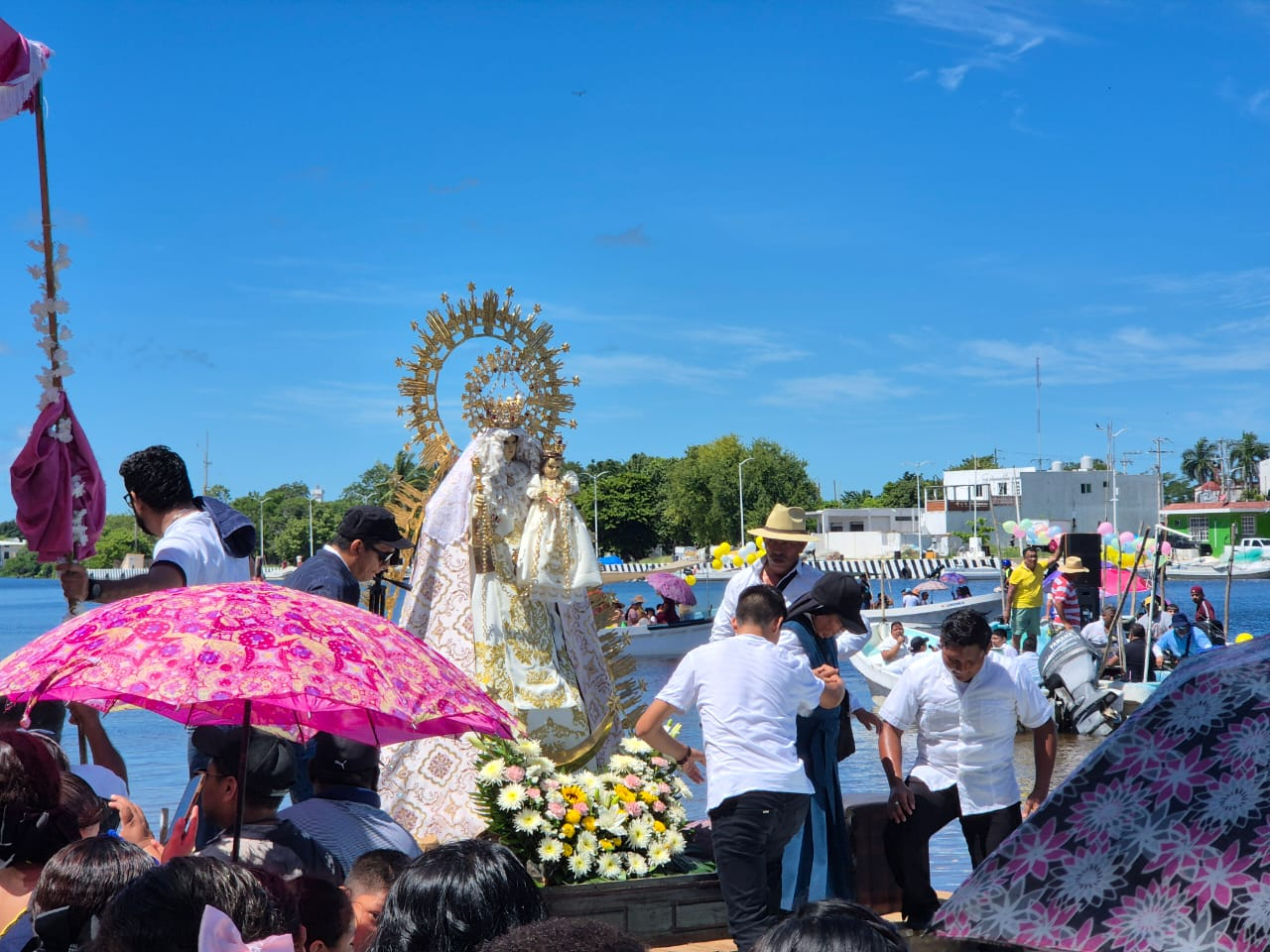 Así fue la procesión por el mar y río de Champotón en honor a la Virgen de Las Mercedes