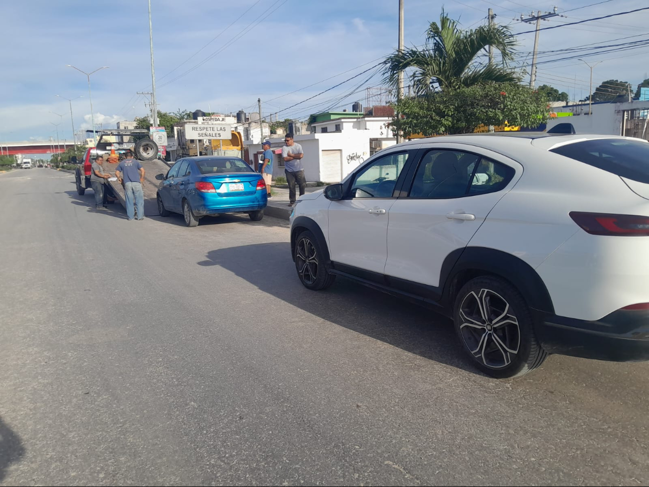 Un accidente de tránsito en la avenida Justo Sierra Méndez dejó solo daños materiales
