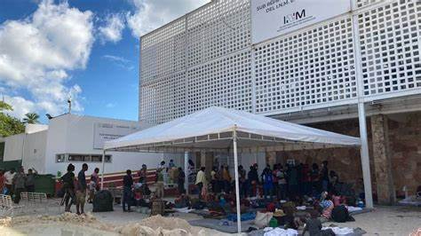 Migrantes reciben malos tratos en centros del INM