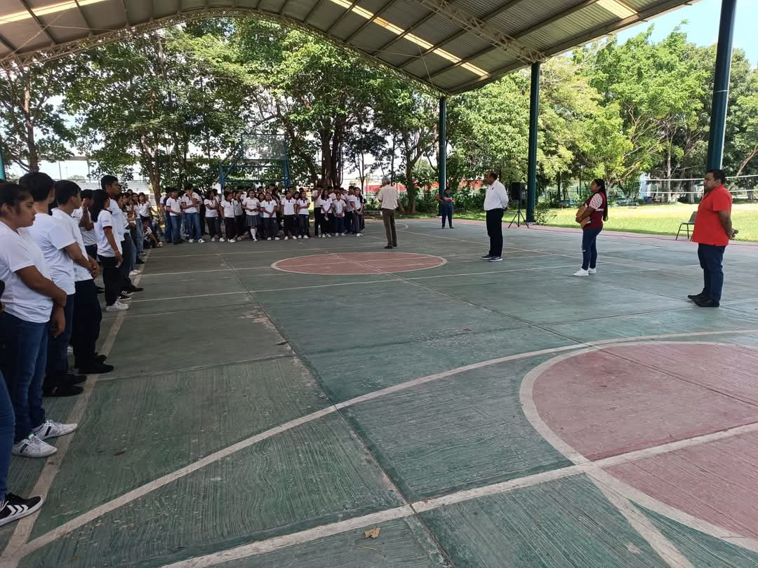 Ante la ausencia del sector educativo, sólo trabajadores de la Comuna y pochimóviles marcharon Ante la ausencia del sector educativo, sólo trabajadores de la Comuna y pochimóviles marcharon