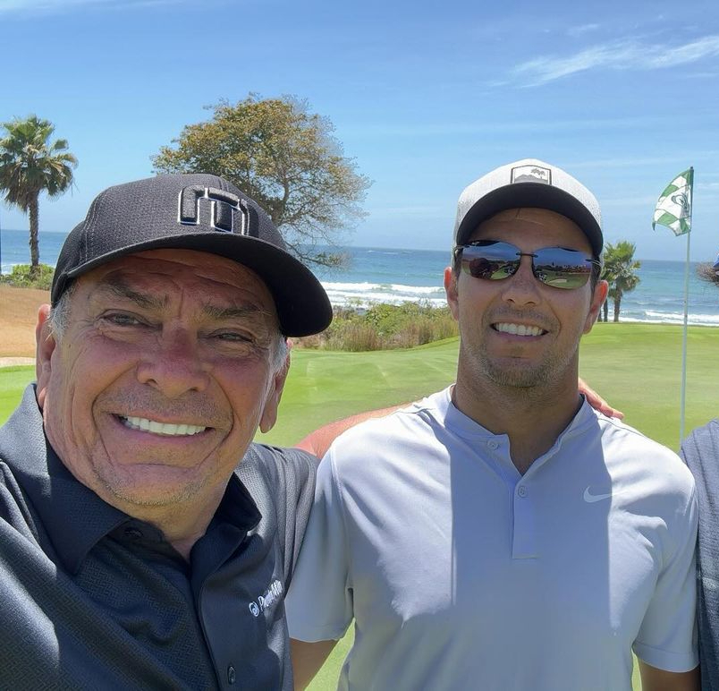 Papá de Checo y el piloto tapatío