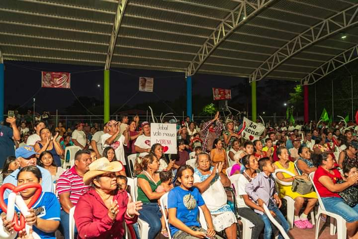 Pobladores de Sabancuy califican positivamente su trabajo, destacando su apoyo a los más necesitados Pobladores de Sabancuy califican positivamente su trabajo, destacando su apoyo a los más necesitados