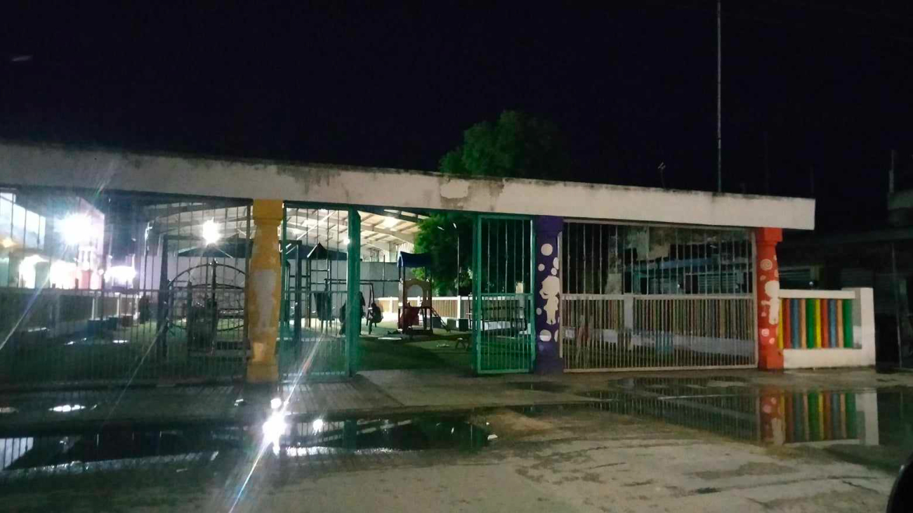 Protección Civil se encargó de capturar a la serpiente. Protección Civil se encargó de capturar a la serpiente.