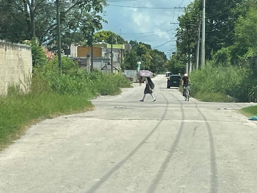 Alumnos, maestros y padres del COBACAM plantel 03 piden limpiar la calle 55 Alumnos, maestros y padres del COBACAM plantel 03 piden limpiar la calle 55