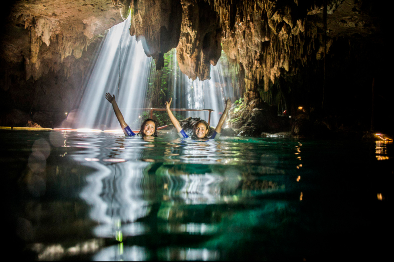 El Cenote Chaak Tun es de tipo semiabierto El Cenote Chaak Tun es de tipo semiabierto