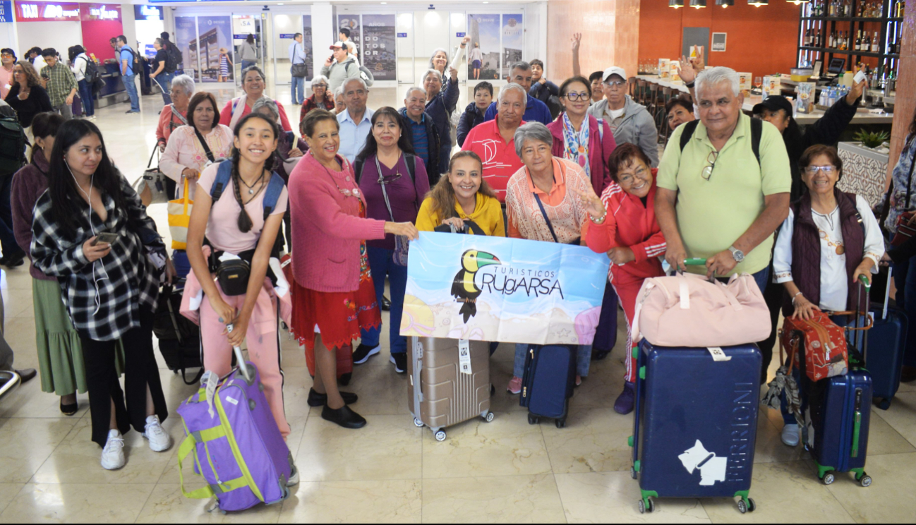 Llegan más de 50 turistas capitalinos para disfrutar los atractivos del estado y subirse al Tren Maya