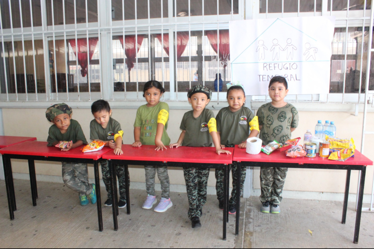 Los niños del primer grado se vistieron de soldados del Ejército Mexicano y simularon la aplicación del Plan DN-III-E Los niños del primer grado se vistieron de soldados del Ejército Mexicano y simularon la aplicación del Plan DN-III-E