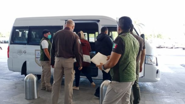 Personal del INM detuvo ayer por la mañana en la terminal a nueve personas de nacionalidad turca Personal del INM detuvo ayer por la mañana en la terminal a nueve personas de nacionalidad turca