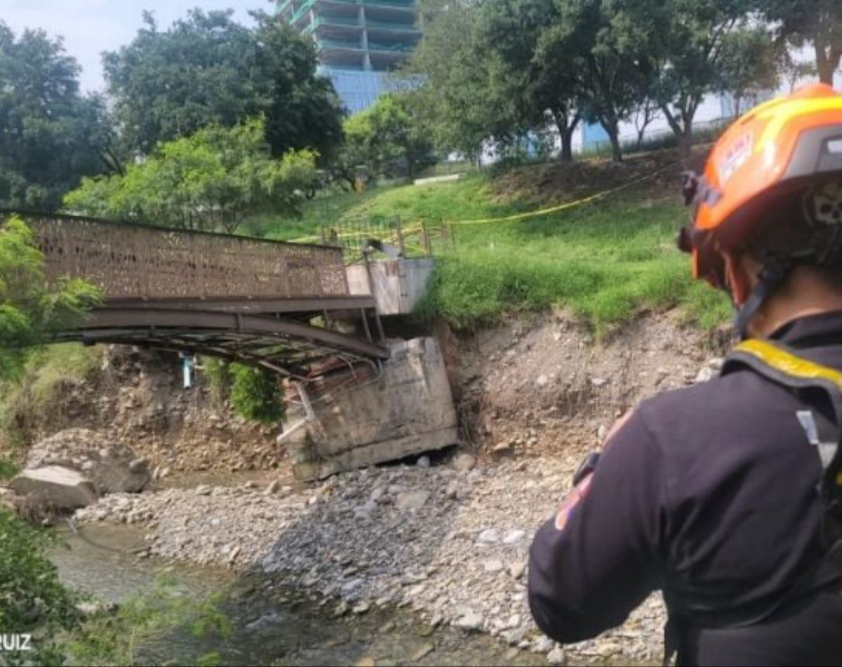 Puente en parque Rufino Tamayo es colapsado por las lluvias. Puente en parque Rufino Tamayo es colapsado por las lluvias.