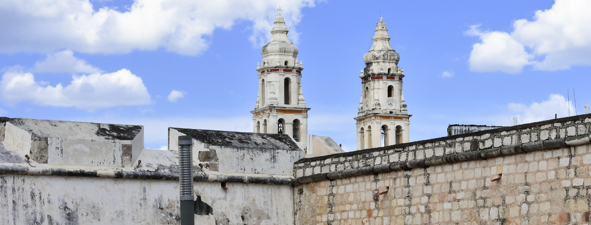 Campeche, en México, tiene una muralla del siglo XVII y es Patrimonio de la Humanidad por su arquitectura colonial. Campeche, en México, tiene una muralla del siglo XVII y es Patrimonio de la Humanidad por su arquitectura colonial.