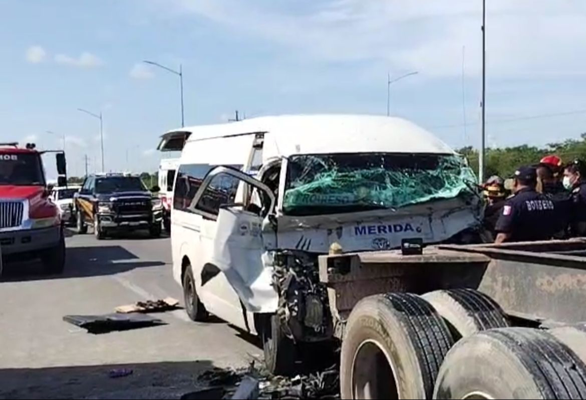 El conductor de la Van fue trasladado de emergencia a un hospital