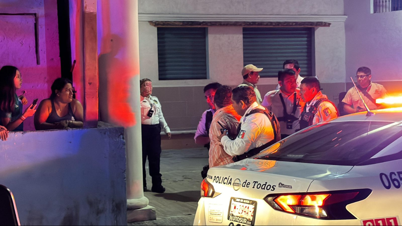 El sujeto amenazó también a los policías El sujeto amenazó también a los policías
