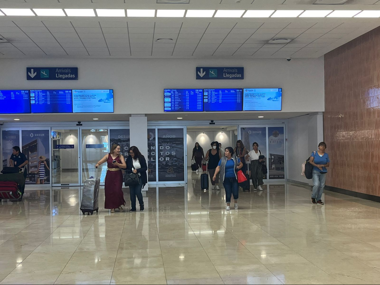 En el aeropuerto de Mérida se asignó personal de Sanidad Internacional para evitar los contagios. En el aeropuerto de Mérida se asignó personal de Sanidad Internacional para evitar los contagios.