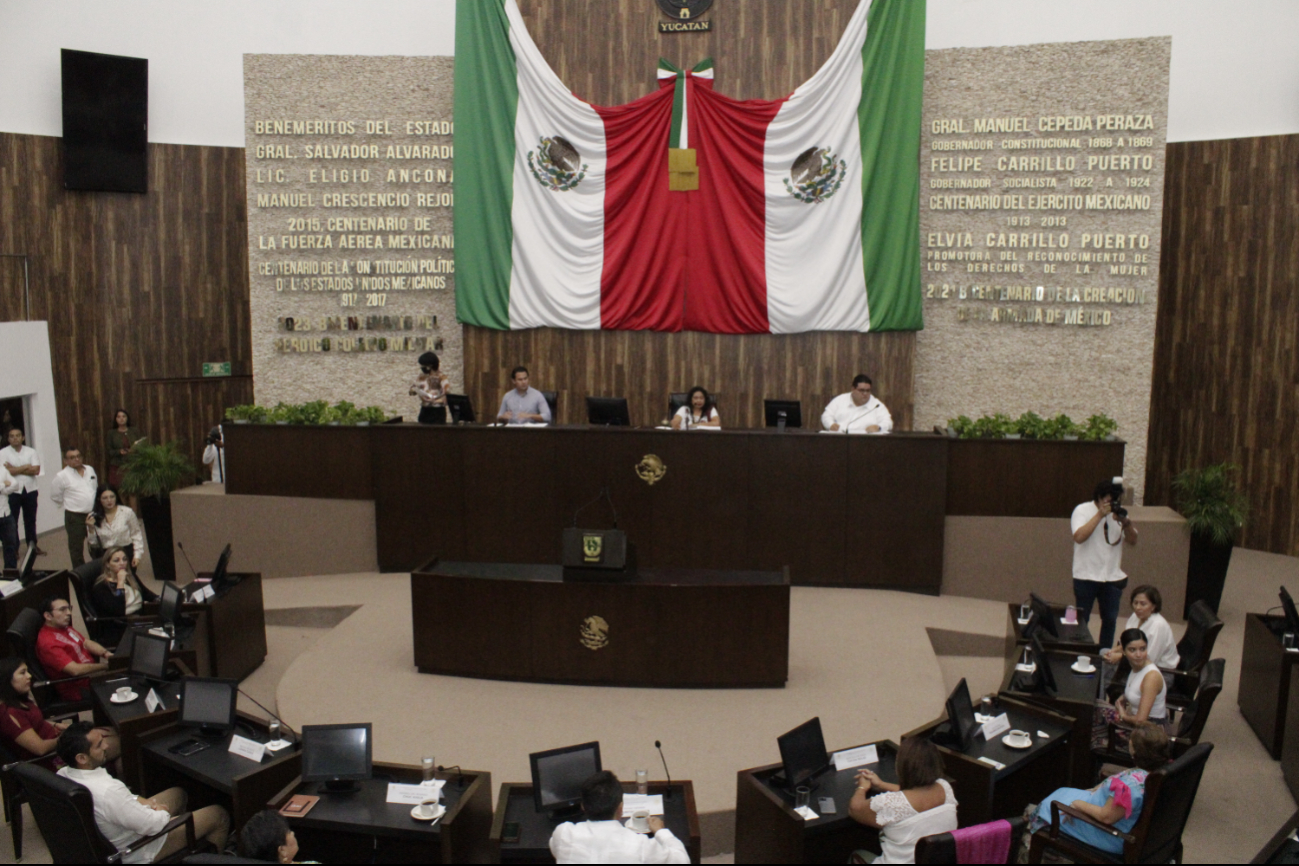 La Legislatura 64, primera en estar integrada por 35 diputados, realizó ayer la sesión de apertura La Legislatura 64, primera en estar integrada por 35 diputados, realizó ayer la sesión de apertura