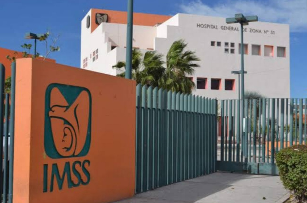 Casa se derrumba sobre una familia en Durango