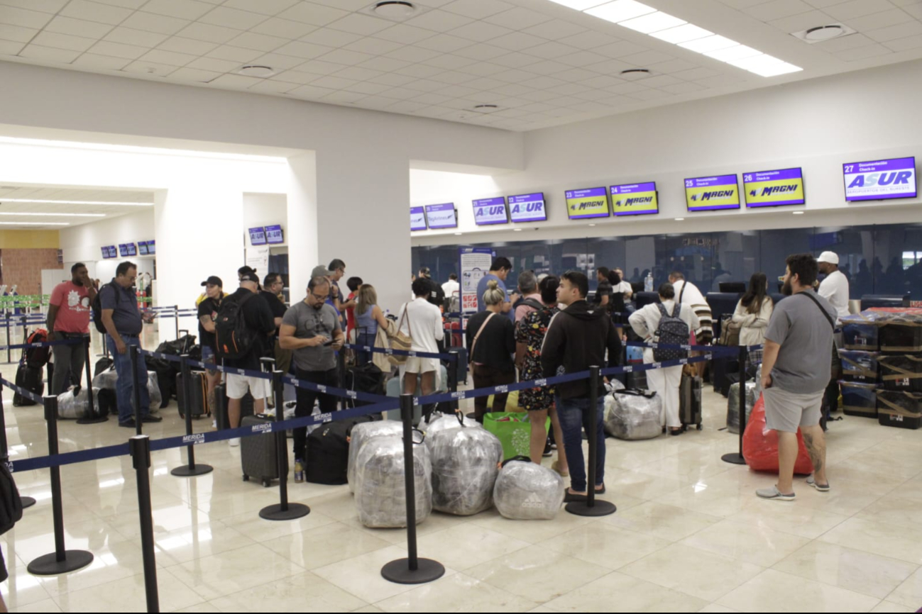 Vuelo de Viva Aerobús atrasado más de tres horas Vuelo de Viva Aerobús atrasado más de tres horas