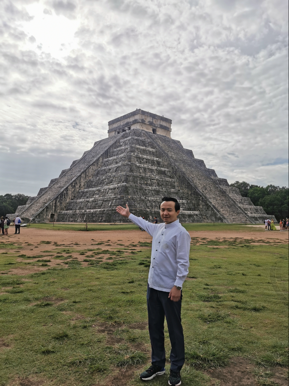 Zhang Run, Embajador de China en México, en Chichén Itzá Zhang Run, Embajador de China en México, en Chichén Itzá