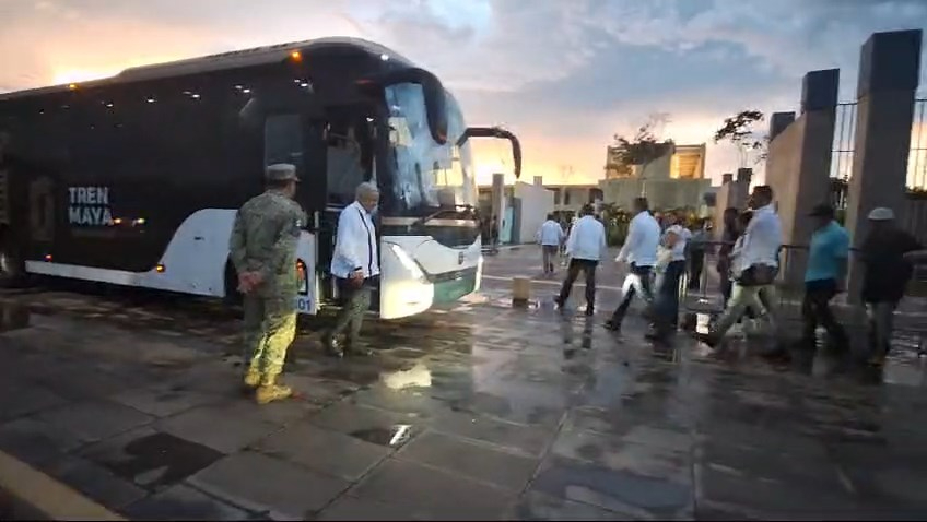 AMLO regresó a la estación de Chichén Itzá para viajar en el Tren Maya rumbo a Teya