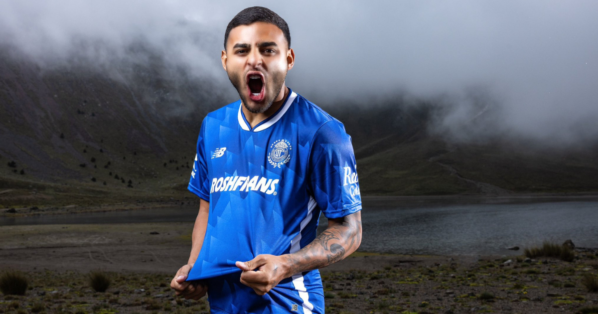 El Diablo se pinta de azul con el Nevado de fondo.