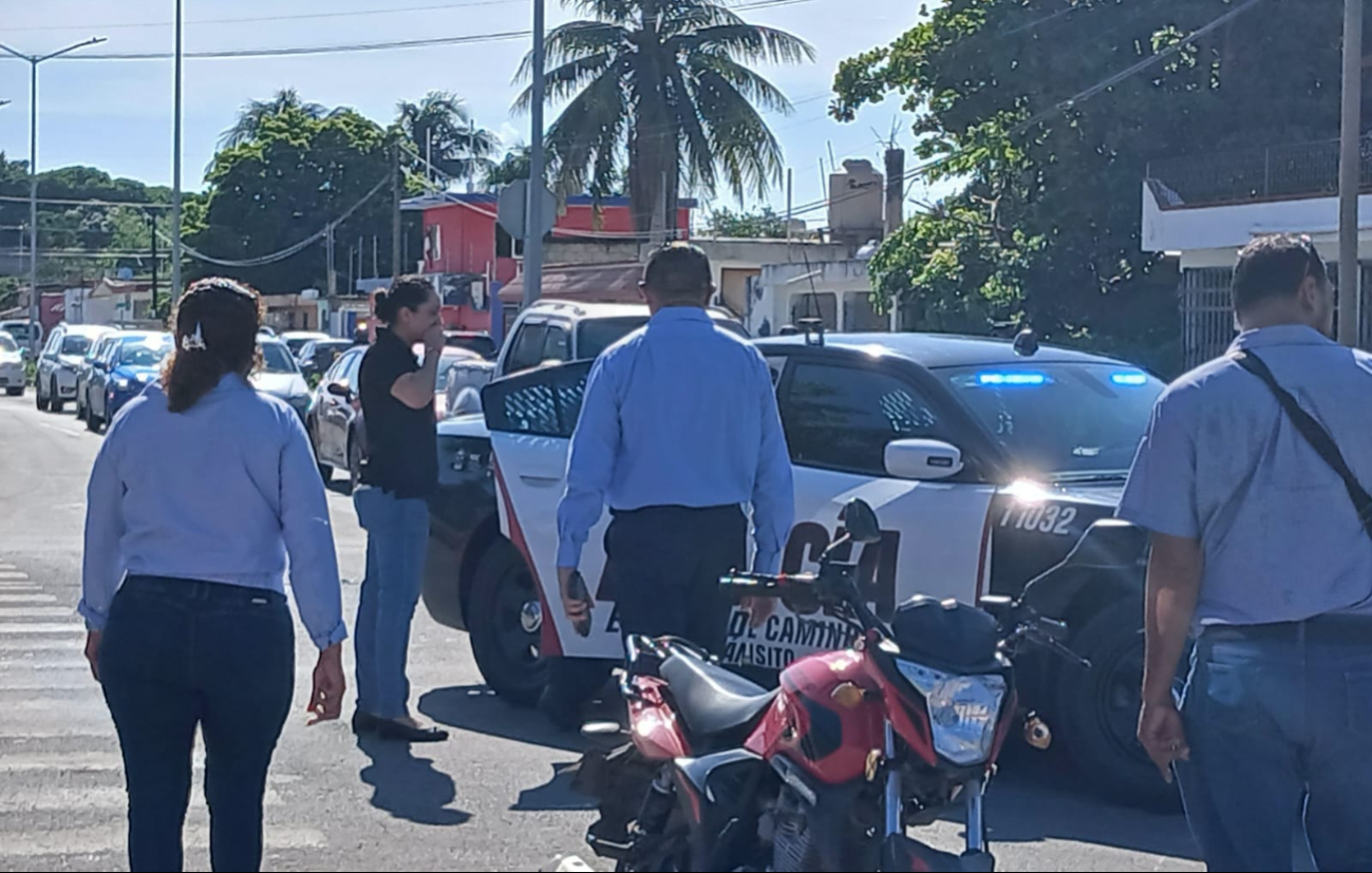 Funcionaria de salud arrolla a motociclista en Chetumal Funcionaria de salud arrolla a motociclista en Chetumal