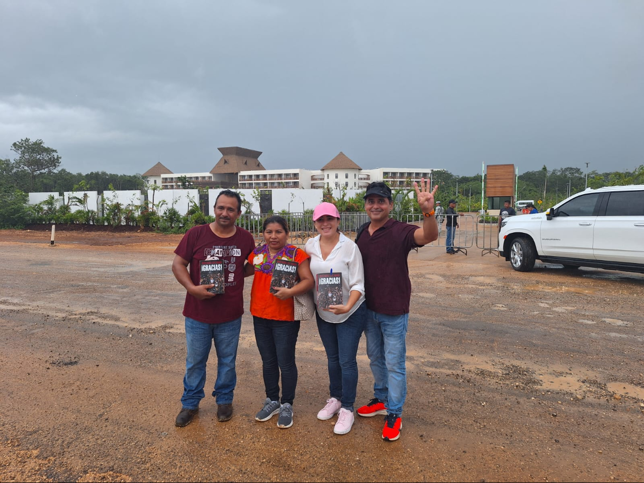 Inaugura AMLO hotel en zona arqueológica; ciudadanos lo festejan Inaugura AMLO hotel en zona arqueológica; ciudadanos lo festejan